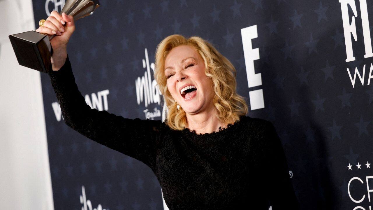 Best Actress in a Comedy Series Winner: Jean Smart – Hacks Jean Smart continued her award-winning run. Her performance was praised for wit, warmth and depth. The win reaffirmed her status as a comedy icon.