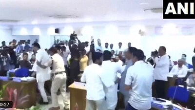 An argument erupted between Humanabad MLA Sidhu Patil and MLC Bhimrao Patil during the Bidar district quarterly progress review meeting (Image: Screengrab of purported video | X/@ANI)