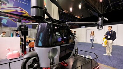 FILE PHOTO: A Rictor Skyrider X1 flying motorcycle is displayed during CES 2025, an annual consumer electronics trade show, in Las Vegas, Nevada, U.S. January 8, 2025. REUTERS/Steve Marcus/File Photo