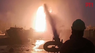 आंध्र प्रदेश के कोनासीमा में ONGC तेल कुएं में आग दूसरे दिन भी जारी, लपटें 100 फीट ऊंची.