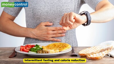 Meal timing alone won’t boost metabolism. Study finds calorie reduction drives benefits, not an early eating window. (Image: Canva)