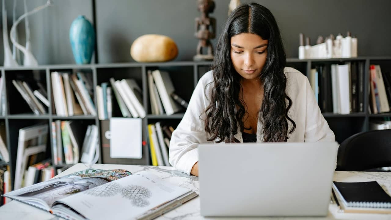 6 ways sitting for 10+ hours a day can harm your veins, vascular surgeon warns
