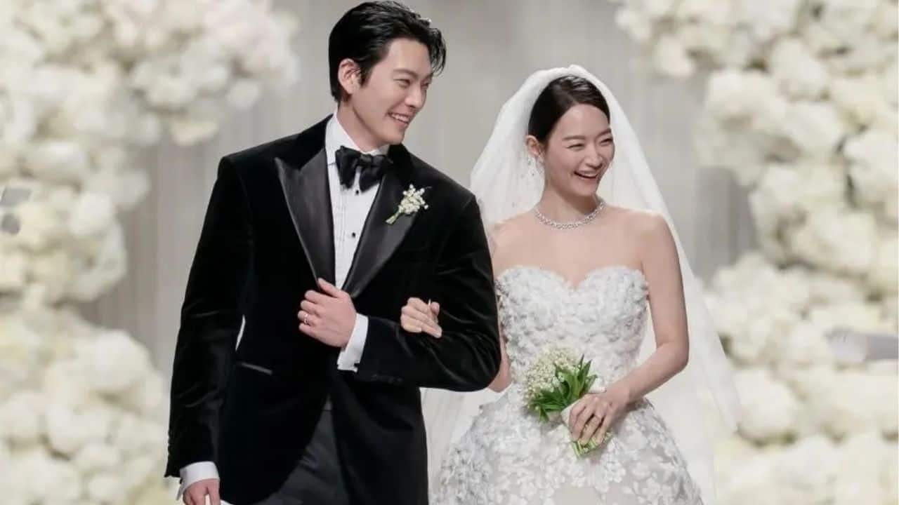 Newlyweds Shin Min Ah and Kim Woo Bin fly to Spain for dreamy Honeymoon
