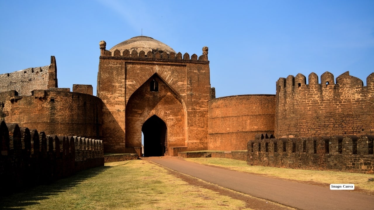 11. Bidar Fort, Karnataka Perched on the edge of the plateau, Bidar Fort mixes Persian tile traditions with rugged Indian military design. The Rangin Mahal palace inside still holds fragments of colourful mosaics, while the gateways and bastions narrate stories of the Bahmani era. Travel tip: The climate is cooler than much of the Deccan—ideal for long exploratory walks.