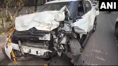 दक्षिण दिल्ली दुर्घटना: तेज रफ्तार कार ने कैब को मारी टक्कर, ड्राइवर-यात्री की मौत.