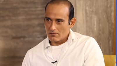 Akshaye Khanna reveals he never eat breakfast, says, "main sirf lunch aur dinner karta hu, bich mein bhi kuch nahi khata, kabhi kabar..."