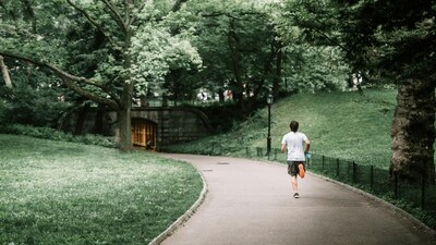 A man in his 40s completed his 100 day challenge to run 10 km daily successfully and continues to run even today. (Picture Credit: Pexels)