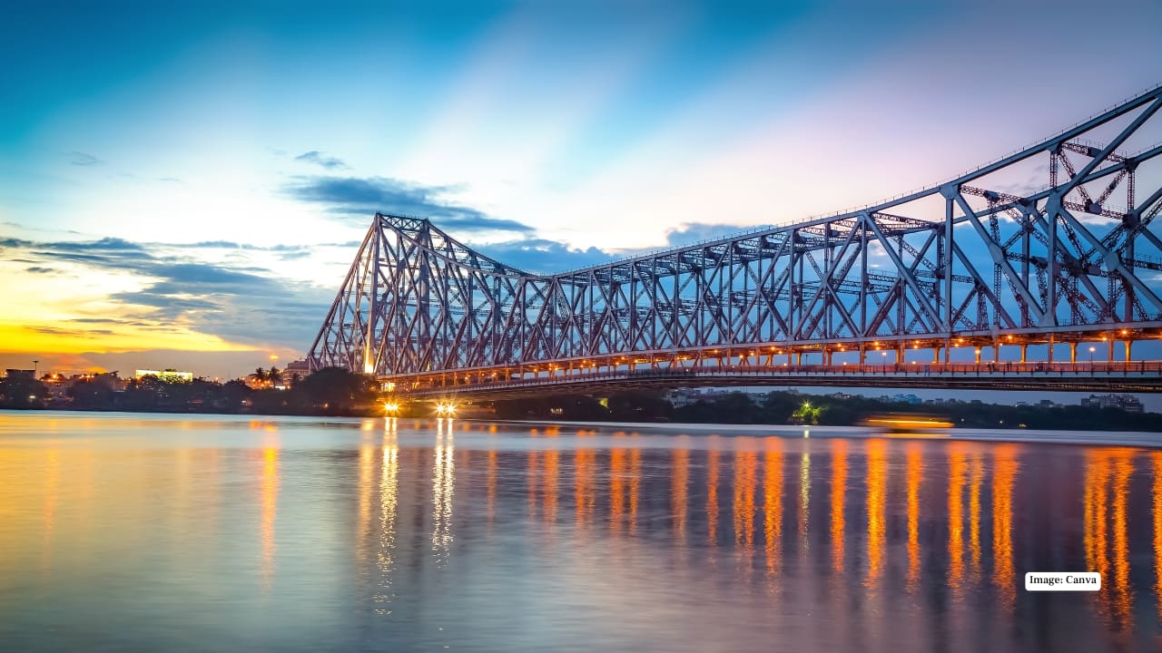 Kolkata charms with sweets and street delicacies: rosogolla, mishti doi, puchkas, and classic fish curries.