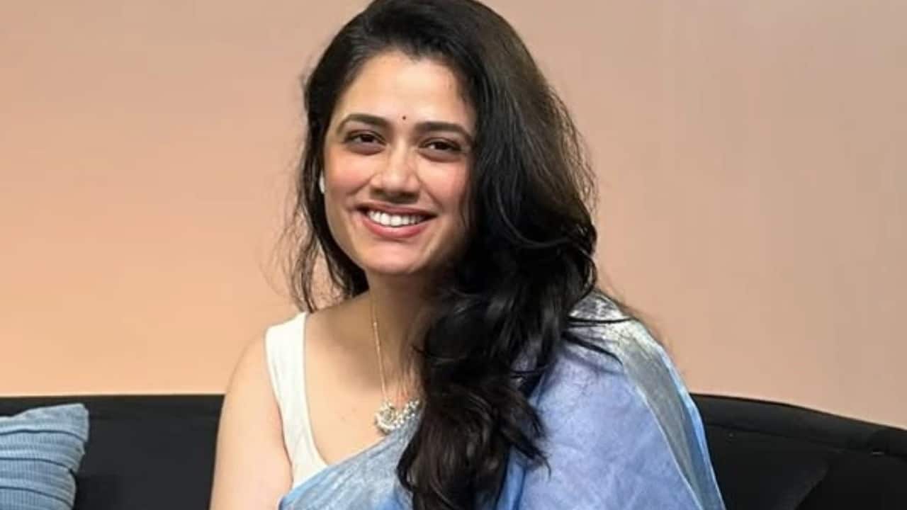 Girija Oak - Respected for her versatile acting career, Girija Oak’s name has surfaced in speculation. Her potential presence would add artistic credibility and emotional intelligence to the house, with audiences expecting thoughtful conversations, balanced reactions, and a composed approach to conflicts.