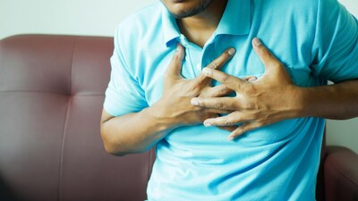 A sedentary office job may feel harmless, but cardiologists warn that sitting for long hours — especially after 40 — increases the risk of heart disease, hypertension and metabolic disorders. (Image: Pexels)