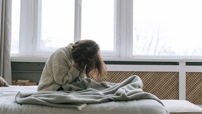Ayurveda explains why women feel more anxious in winter and offers grounding tips—from warm oils and routines to nourishing meals and mindful movement. (Image: Pexels)