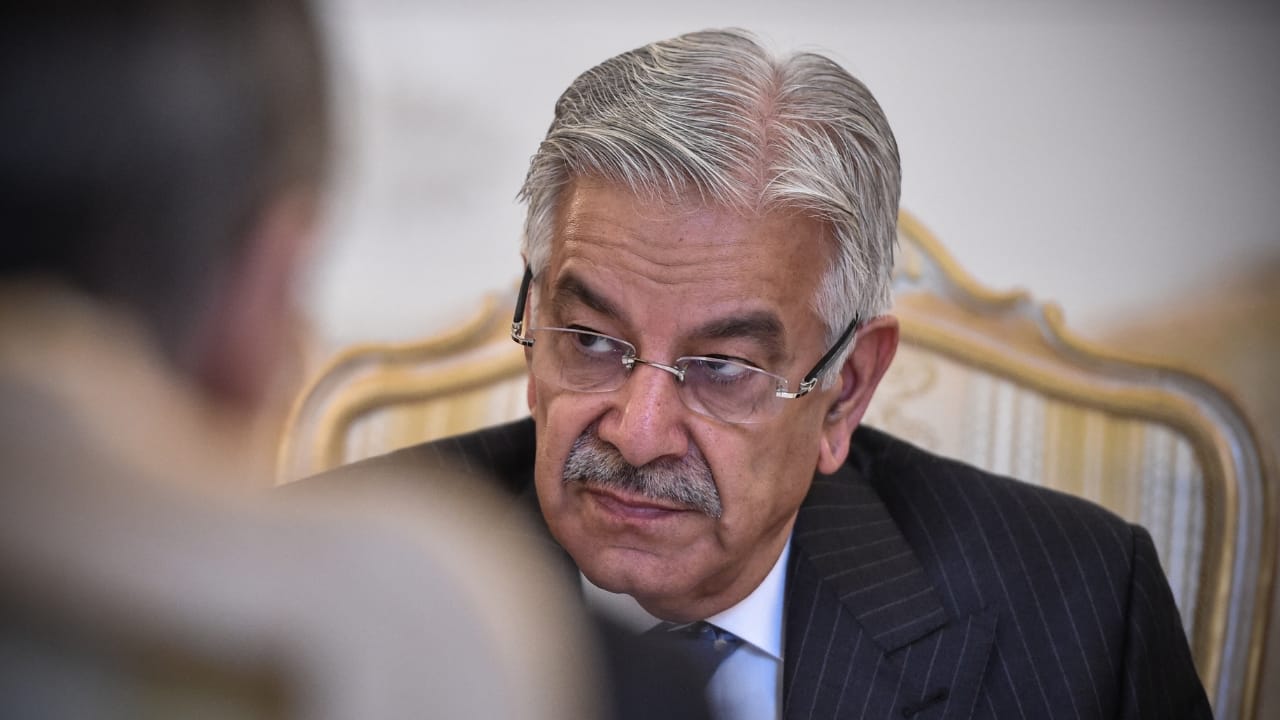 Khawaja Asif's 'Trump' blunder on live TV? Anchor cuts off Pak defence minister, calls for a break