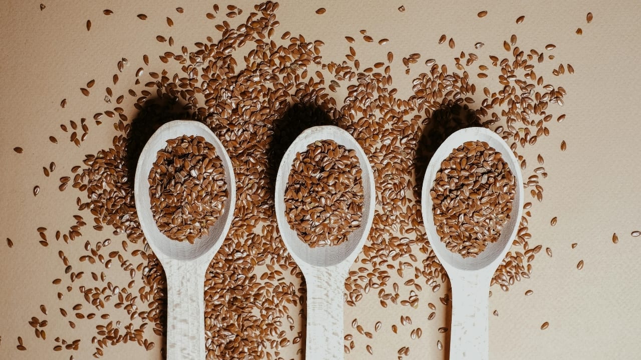 Health benefits of flaxseed powder, how to eat it and side effects, according to a nutritionist