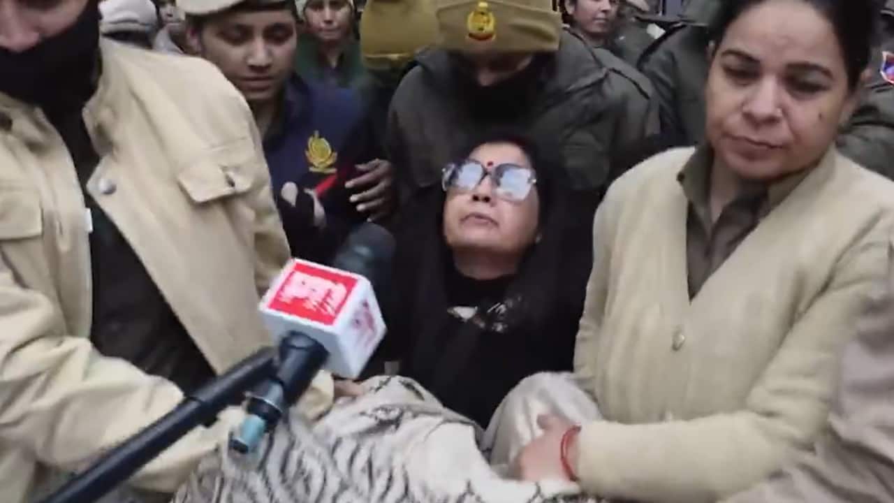 Trinamool MPs dragged, detained during protest outside Amit Shah's Delhi office over I-PAC raids | Watch
