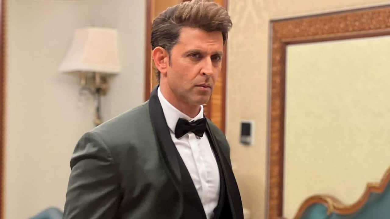 A Reluctant Public Speaker - Even after overcoming his stammer, Hrithik remained uncomfortable with public speaking for years. Award shows, stage appearances, and media interactions caused anxiety. Over time, he learned to manage it, but he still prefers honest, one-on-one conversations over large public addresses.