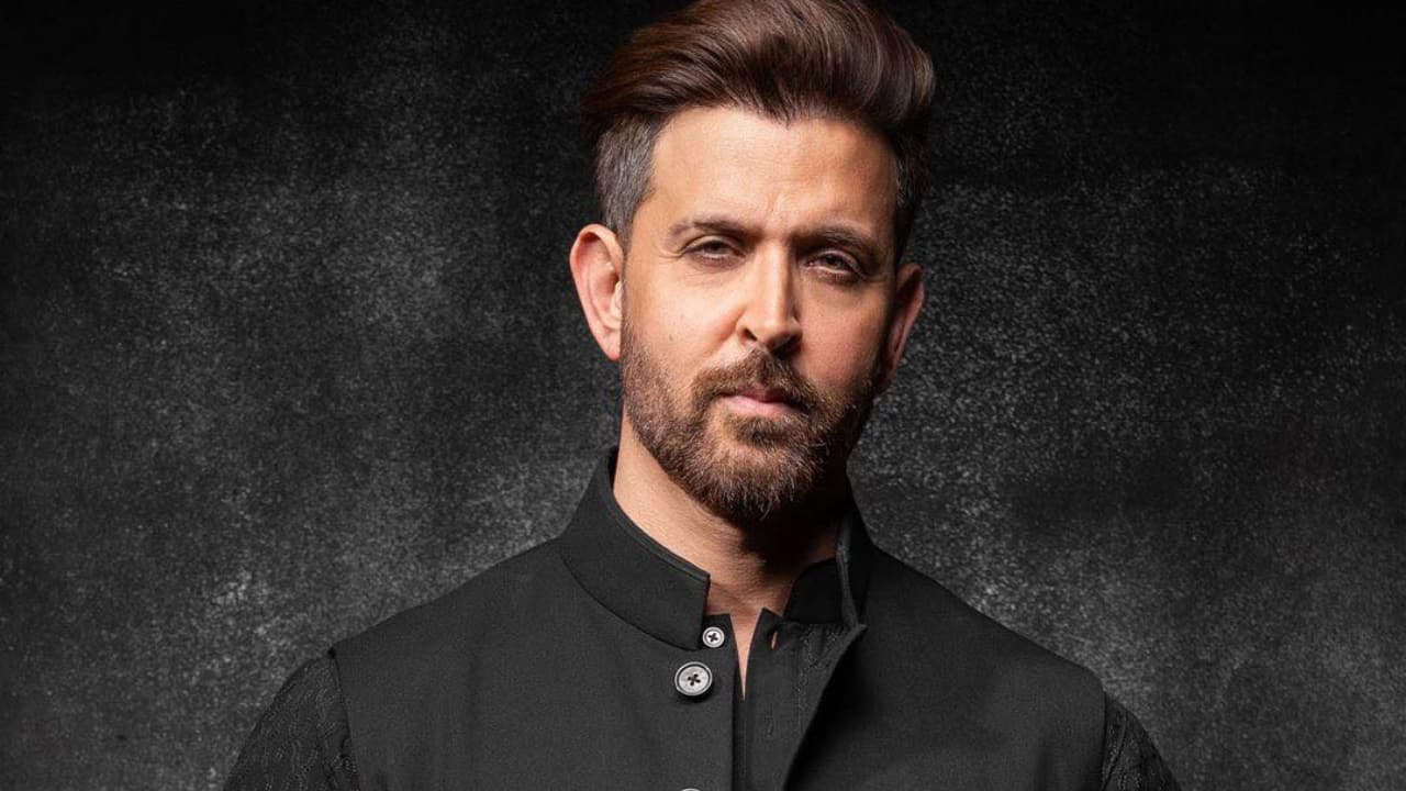 Born with an extra thumb - Hrithik was born with an extra thumb on his right hand, a condition known as polydactyly. Early in his career, he tried to hide it, fearing it would affect his image. Over time, he stopped seeing it as a flaw and accepted it as part of who he is, choosing comfort over perfection.
