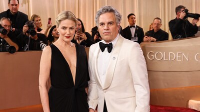 Mark Ruffalo and Sunrise Coigney pose on the red carpet at the 83rd Annual Golden Globes. (Photo: Reuters)