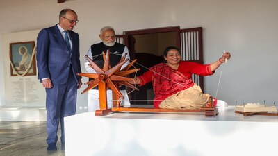 The two leaders also visited Hriday Kunj, Gandhi’s residence within the Ashram, and observed the spinning of the charkha.