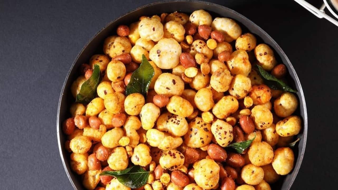 Health benefits of makhana or peanuts: Which is the best snack to lose weight?
