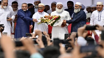 Islamist groups push for political comeback