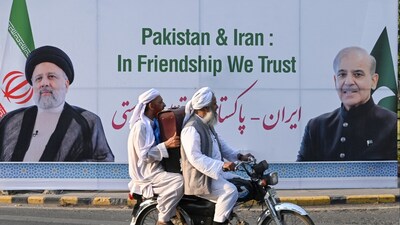 Trump's 25% Iran Tariff Puts Pakistan in a Bind Over Trade and Energy