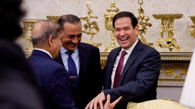 US Secretary of State Marco Rubio (R) with Pak PM Shehbaz Sharif (L) and Army Chief Asim Munir in Washington (AFP)