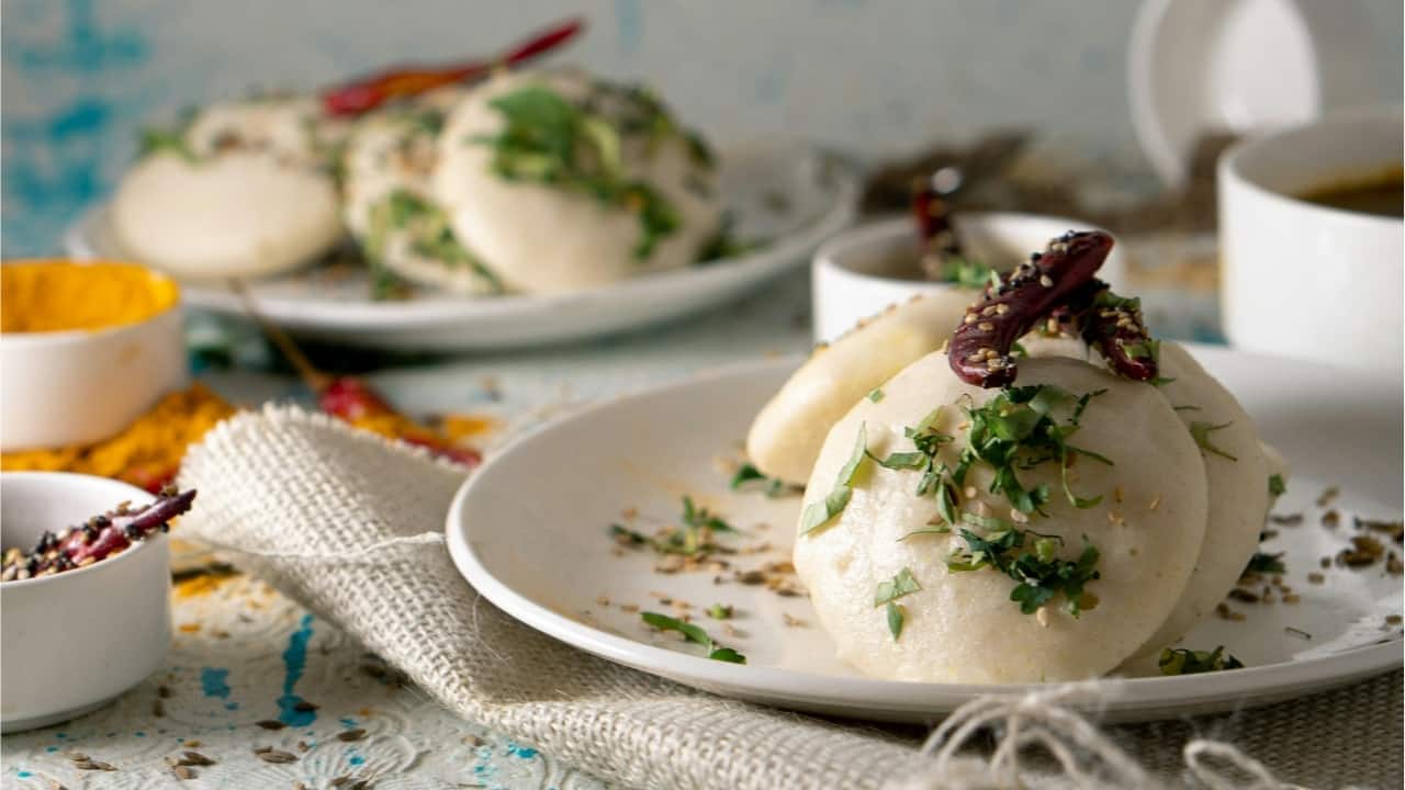 Garlic, curd, banana and more, 8 best foods in daily diet that boost gut health