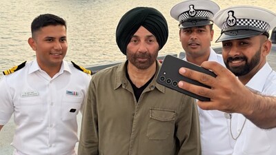 Sunny Deol poses with Indian Navy