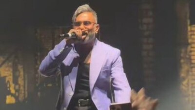  The clip, widely shared across platforms, shows Honey Singh speaking candidly to the crowd during the live performance.