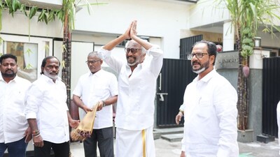Responding to their affection with his trademark humility and grace, Rajinikanth stepped outside his home to greet the crowd.

