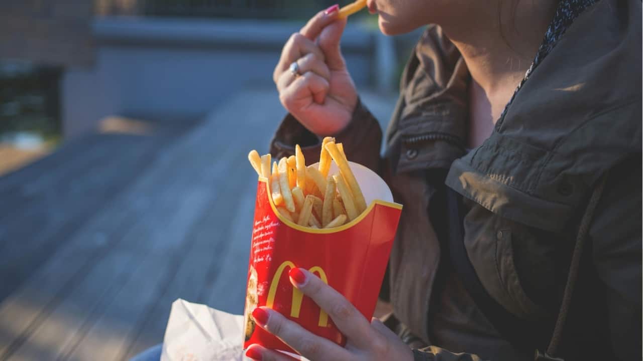 Cardiologist reveals 4 things he avoids at all cost to live a healthy life