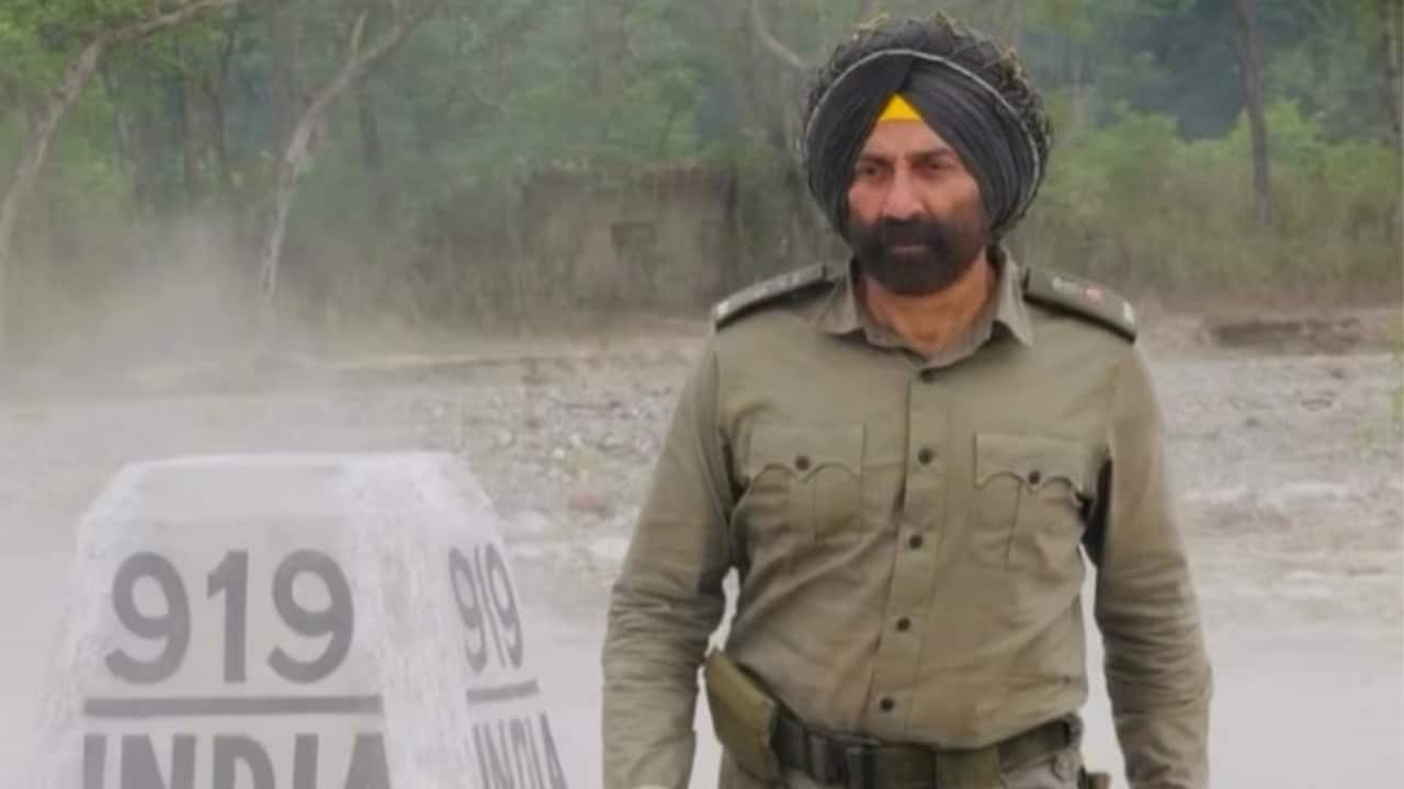 Sunny Deol – Border Major Kuldeep Singh Chandpuri, directed by Sunny Deol, will go down in Indian cinema history. His powerful appearance, booming delivery of words, and unadulterated patriotism made Border a cult classic that still makes people shudder.