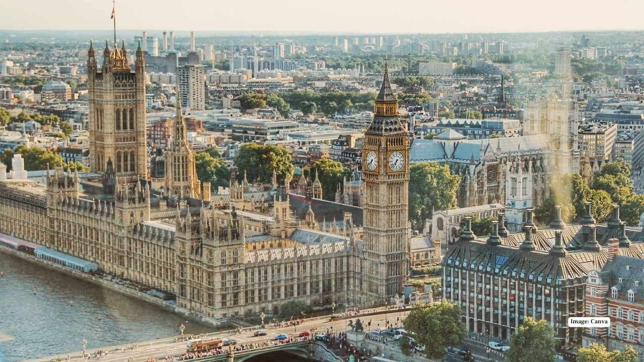 3. London, England Few cities offer as much variety as London. One moment you’re wandering royal palaces and historic streets, the next you’re browsing vintage shops in Shoreditch or enjoying live music in Camden. Solo travellers can blend in effortlessly here—exploring museums, dining alone in cosy pubs, or getting lost in colourful neighbourhoods like Notting Hill. With endless attractions and excellent transport, London lets you craft a different adventure every single day.