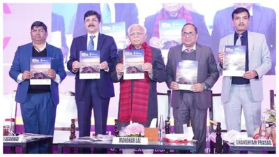 [L to R]: Piyush Singh, Additional Secretary, Ministry of Power, Government of India; Pankaj Agarwal, Secretary, Ministry of Power, Government of India; Manohar Lal, Minister of Power and Housing & Urban Affairs, Government of India; Ghanshyam Prasad, chairman, Central Electricity Authority; Dr RK Tyagi, Power Grid Corporation of India CMD