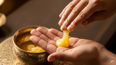 Dry, itchy winter skin? Pure cow ghee is the simplest, safest moisturiser in your kitchen. Here’s how to use it — from chapped lips to cracked heels. (Image: AI generated)