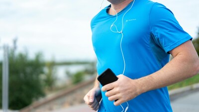 A rare long-term study from Sweden shows physical fitness peaks around 35 and declines gradually — but adults who start moving later still see a 5–10% improvement. (Image: Pexels)