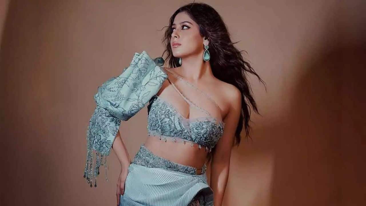 Isha Malviya signs up for a big-budget Bollywood project: Reports