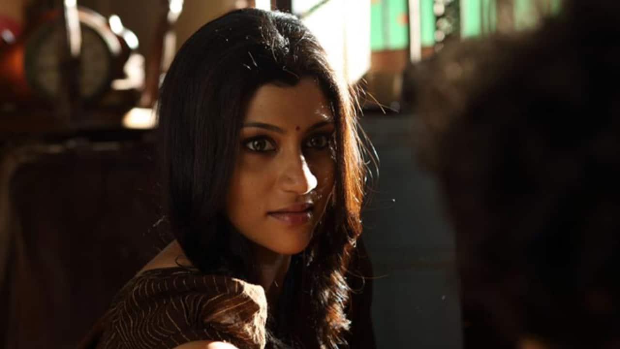 Konkona Sen Sharma – Ek Thi Daayan (2013)<br />Konkona Sen Sharma delivered a quietly terrifying performance in Ek Thi Daayan, redefining horror through restraint rather than excess. Her portrayal of Diana, rooted in folklore and emotional realism, made the character deeply unsettling and proved that subtlety can be the most powerful form of menace.