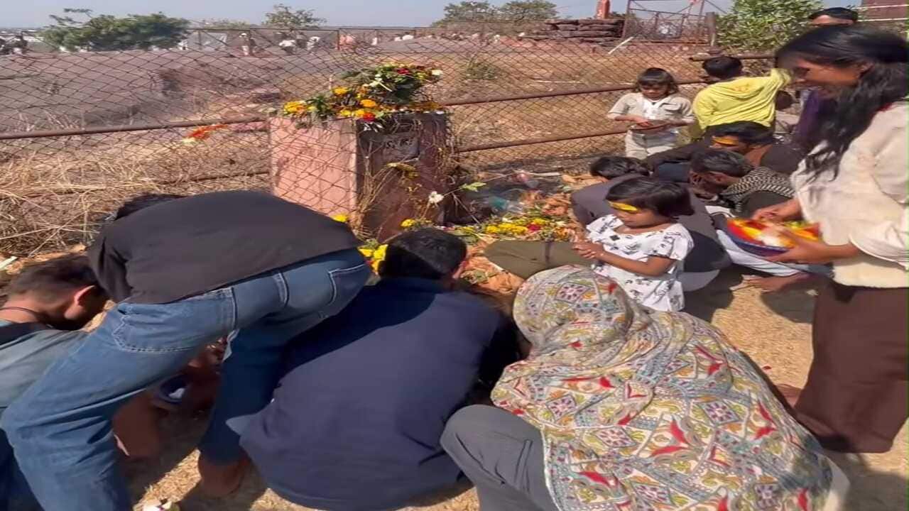 Viral video shows people worshipping a dustbin, sparks blind faith debate online