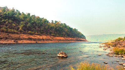 This Indian River Breaks The Eastward Rule, Flowing Backwards Against Geography Lessons (Image: Canva)