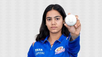 Vaishnavi Sharma signs for MI. (Photo: MI)