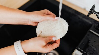 If not replaced from time to time, loofahs and sponges can cause skin allergies and infections. (Picture Credit: Pexels)