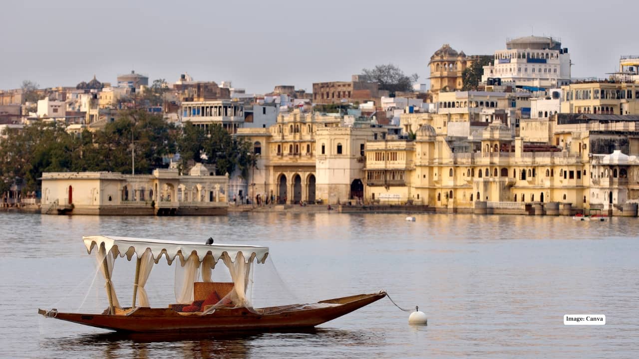 4. Udaipur, Rajasthan January is one of the best times to visit Udaipur, and it’s surprisingly budget-friendly if planned right. Affordable trains connect it to major cities, and budget hotels around Lake Pichola offer postcard-worthy views at reasonable prices. City Palace, Jag Mandir, sunset boat rides and local street food make Udaipur an easy pick for couples and first-time visitors alike.