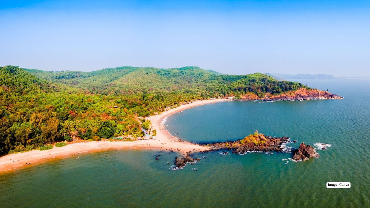 6. Gokarna, Karnataka For travellers craving beaches without Goa’s chaos, Gokarna is a solid alternative. Well-connected by train and bus, this laid-back coastal town offers budget stays near beaches like Om Beach and Kudle Beach. January weather is perfect, crowds remain manageable and expenses stay low—making Gokarna one of the best-value beach destinations for a long weekend.