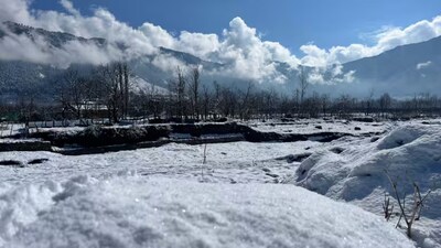 Western Disturbances Bring Heavy Snowfall to Kashmir, Himachal, Uttarakhand; Rain to Delhi