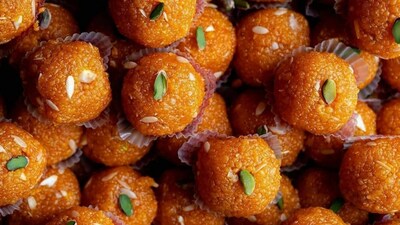 From school assemblies to freedom celebrations, here’s why motichoor laddoos became a Republic Day and Independence Day tradition in India. (Image: Pexels)