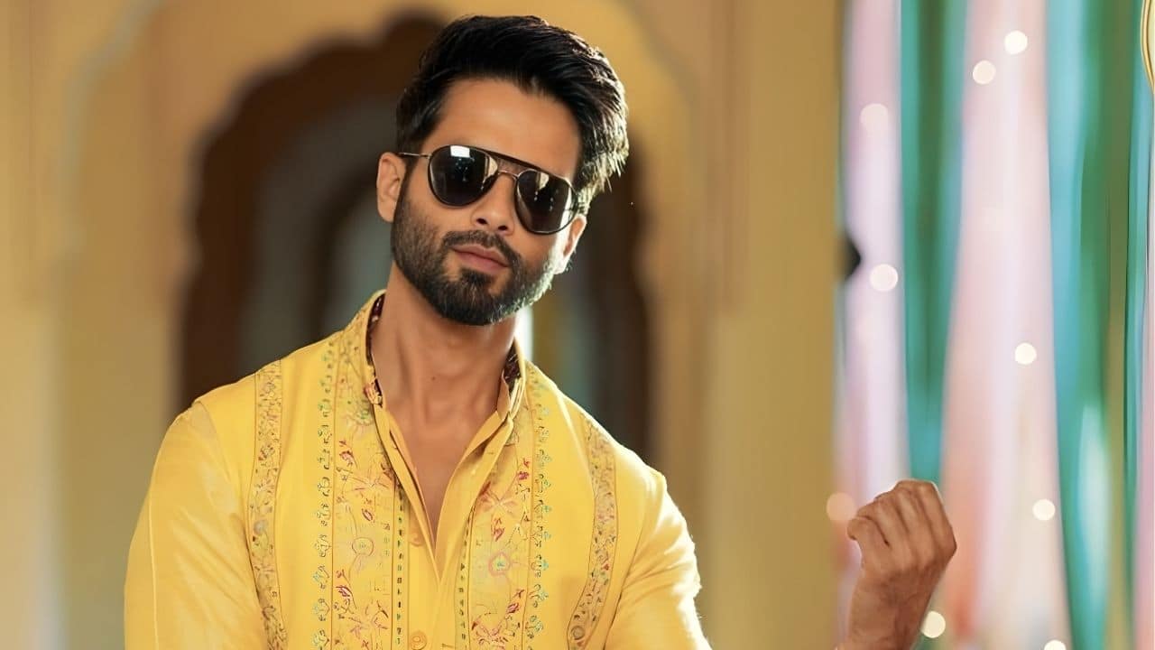 <strong>Shahid Kapoor</strong><br />Shahid Kapoor embraces a classy and balanced approach in yellow. His soft yet strong look symbolizes calmness and confidence.
