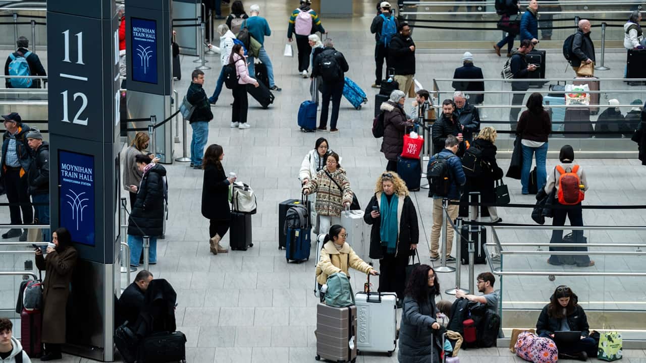 US airlines scrap thousands of flights ahead of winter storm