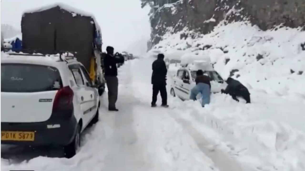 Why winter storms in the US make long power outages especially dangerous