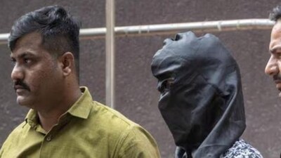 kamal r khan present at bandra court